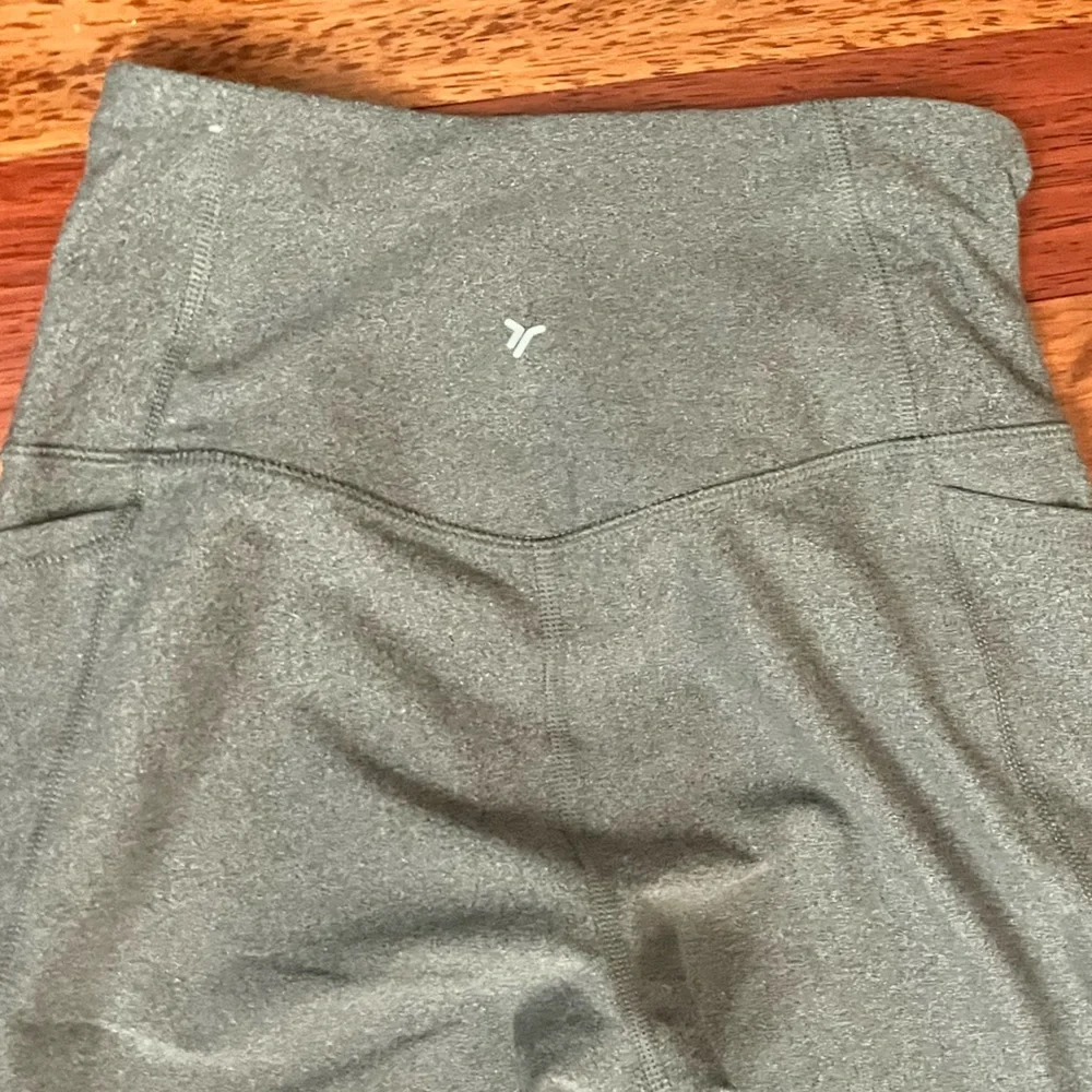 Old Navy Power Soft High Rise Go Dry Leggings Women's Size Small Gray Pockets